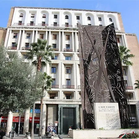 Art Piazza Carita' מלון
