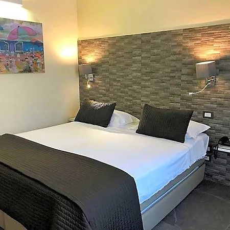 Hotel Art Resort Piazza Carita' 4*