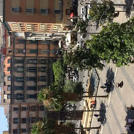 酒店 Art Piazza Carita' 那不勒斯