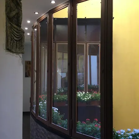 Art Piazza Carita' 나폴리